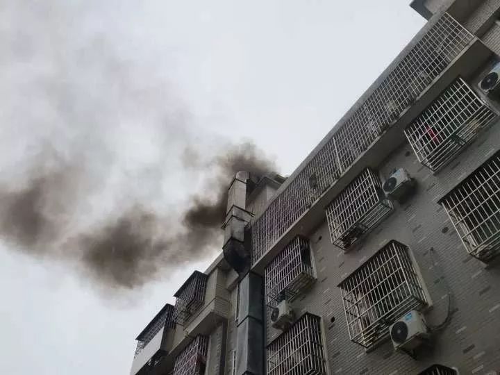 餐飲店老板被拘留10天,原因是?1