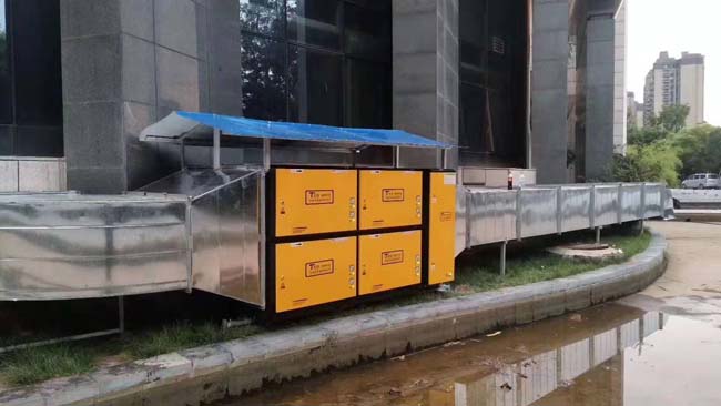 餐飲企業如何理性選擇<a href=http://www.zzmsd.com/ target=_blank class=infotextkey>油煙凈化器</a>